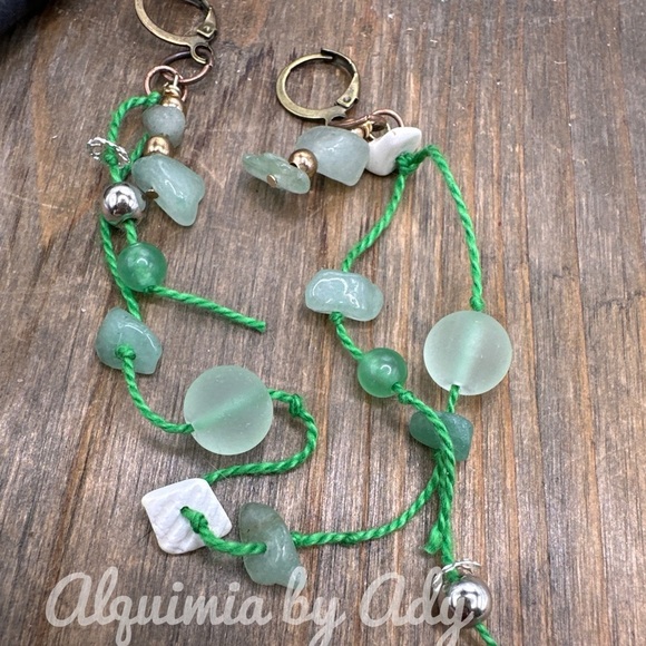 Alquimia Green and Gold Earrings with Timeless Elegance - Picture 2 of 3